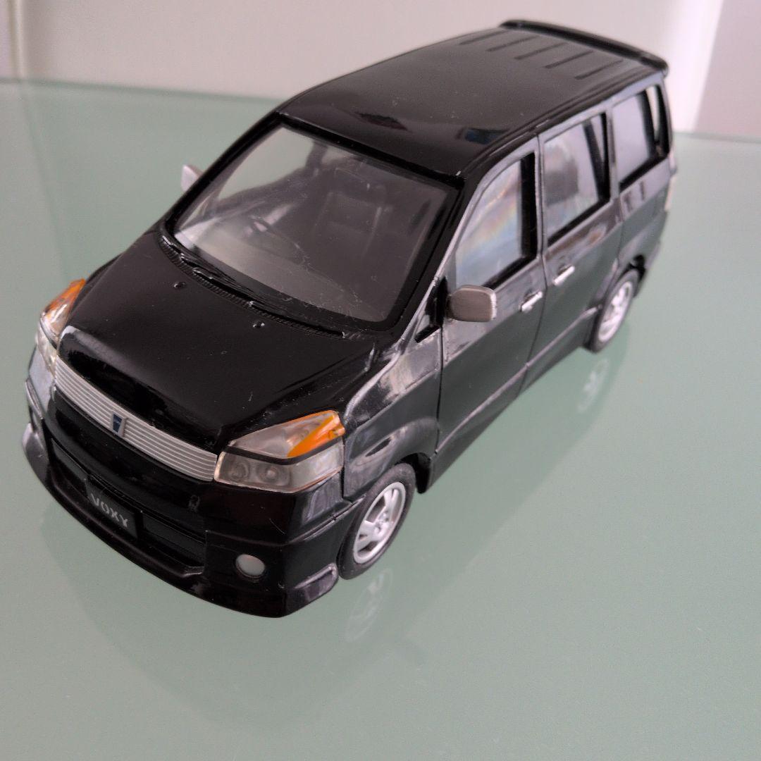 ア*ァ様 トヨタ　初代ヴォクシー　カラーサンプル　1/24