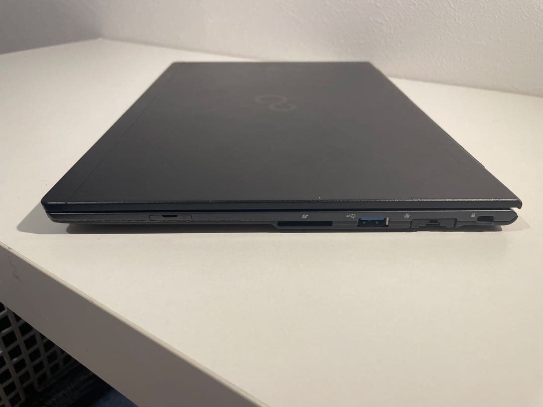 FUJITSU　LIFEBOOK U937 13.3インチ　LTEモデル