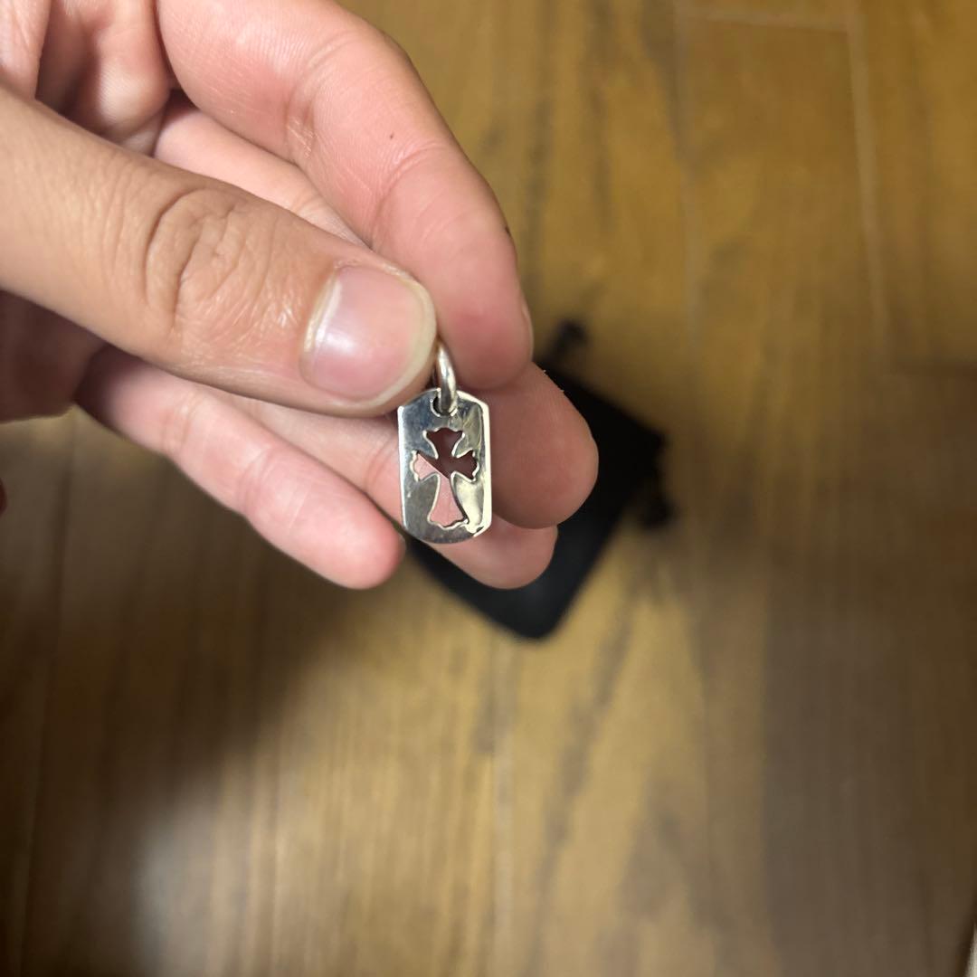 クロムハーツ タイニーカットアウトクロスドッグタグとロールチェーン