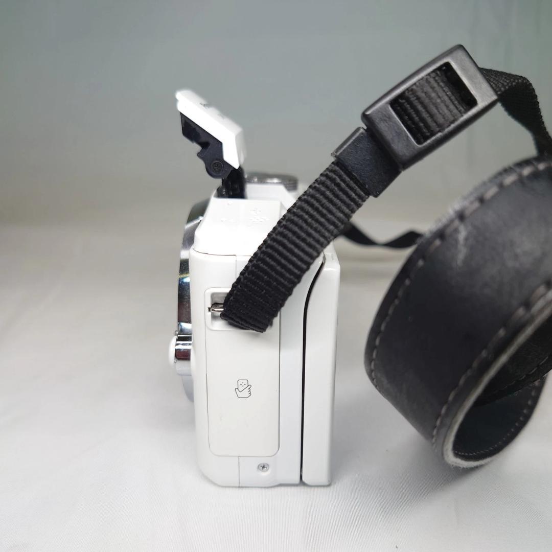 パナソニック LUMIX DMC-GF6 ホワイト 一眼レフカメラ 動作確認済み