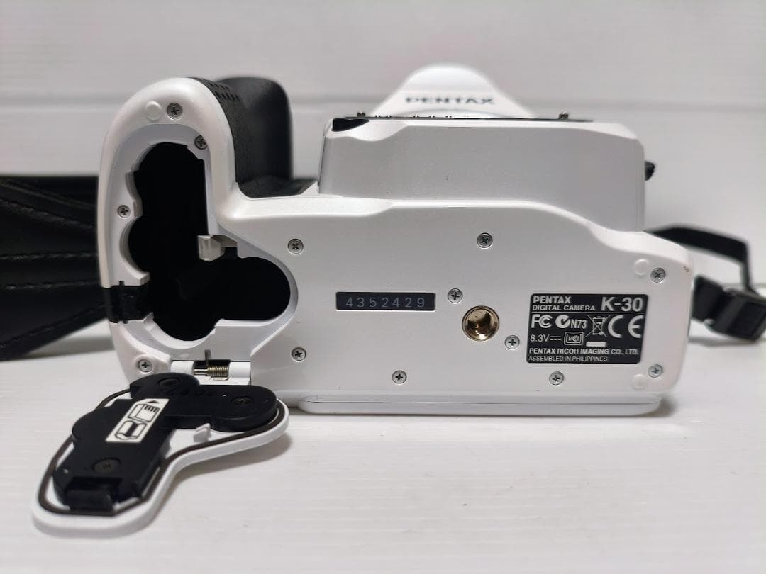 【黒死病対策】【内臓電池交換】ペンタックス　PENTAX K-30 綺麗な白