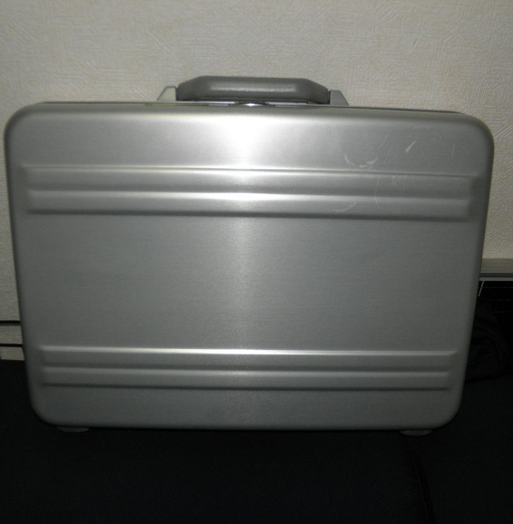 ​美品・凹みなし】ゼロハリバートン アルミ アタッシュケース A3対応 45cm