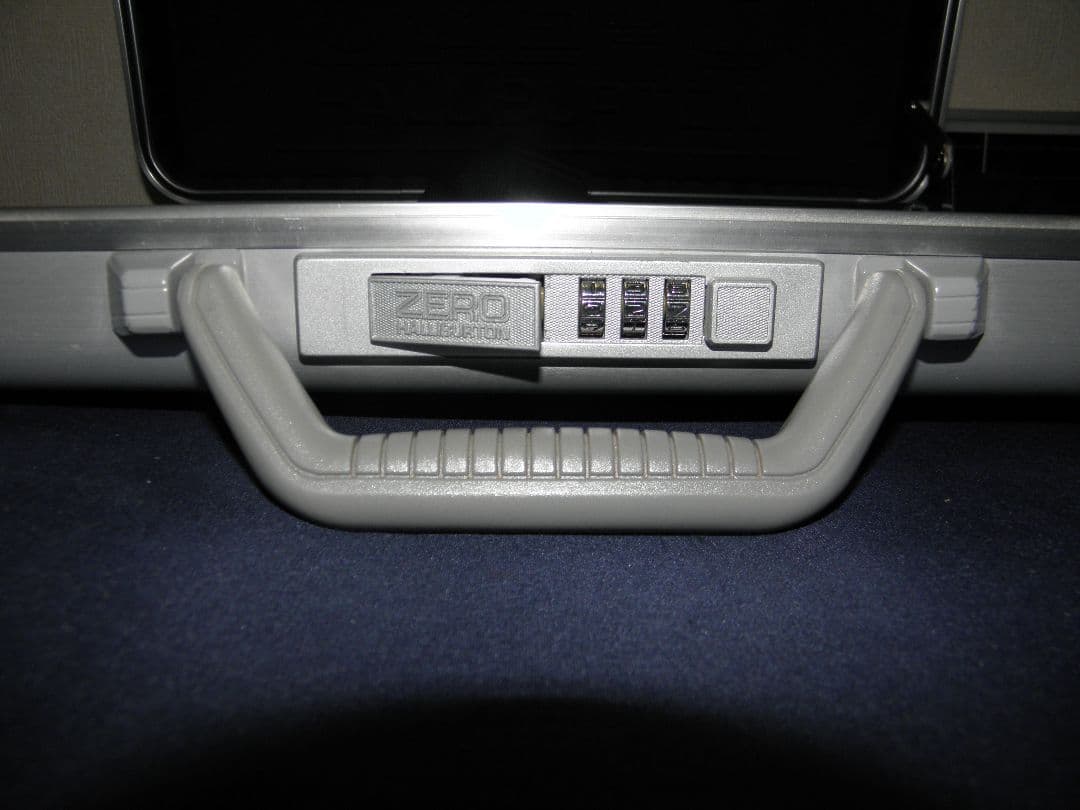 ​美品・凹みなし】ゼロハリバートン アルミ アタッシュケース A3対応 45cm