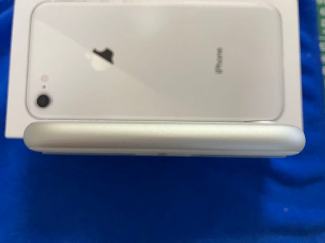 【超美品】Apple iPhone 8 シルバー本体