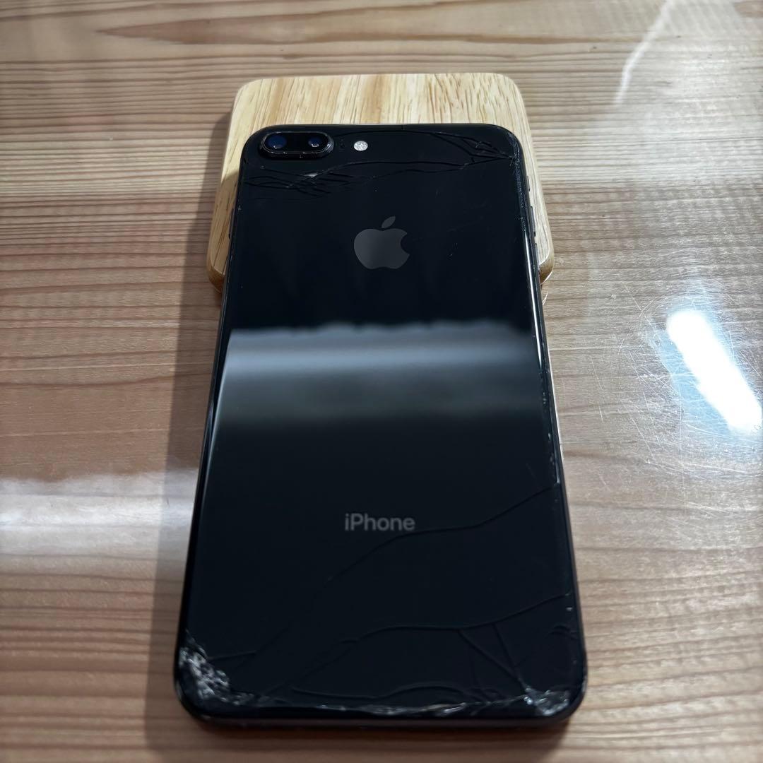 Apple iPhone 8 plus スペースグレイ（動作確認済）