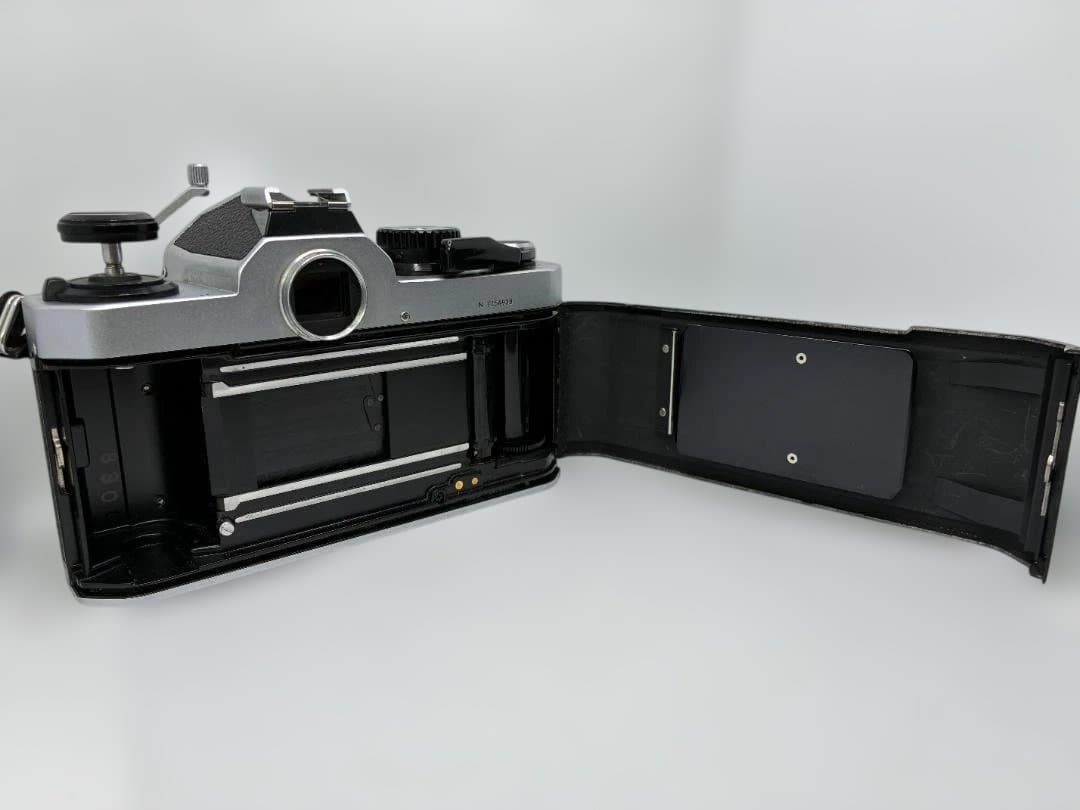 Nikon New FM2 silver 前期ハニカムシャッター幕+ズームレンズ