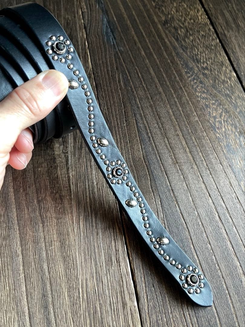 スタッズナローロングベルト　シルバーフラワー　オイルドレザー　HTC CALEE