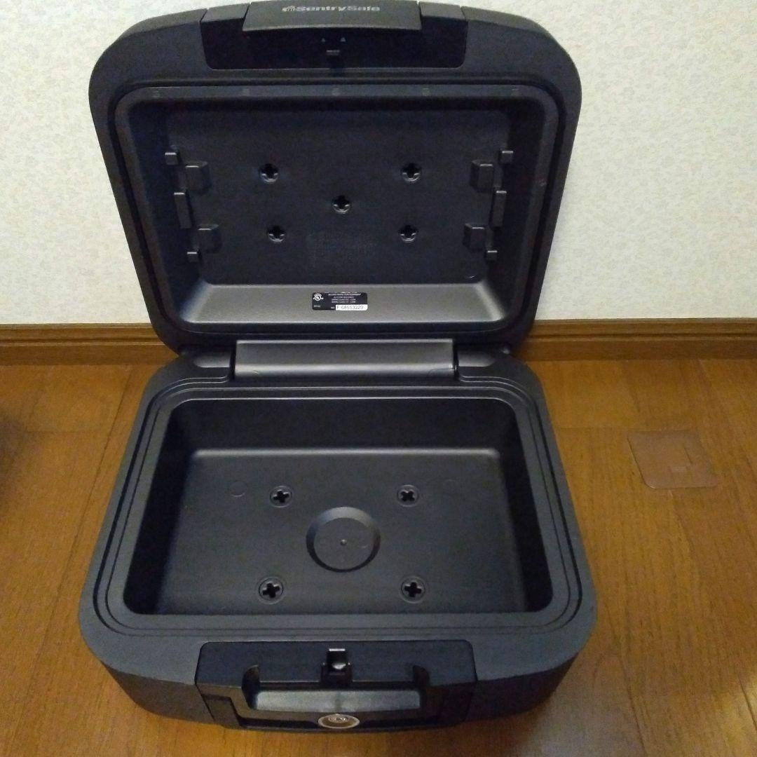 Sentry(セントリー)UL規格 30分 耐火手提げ収納金庫 CHW20101