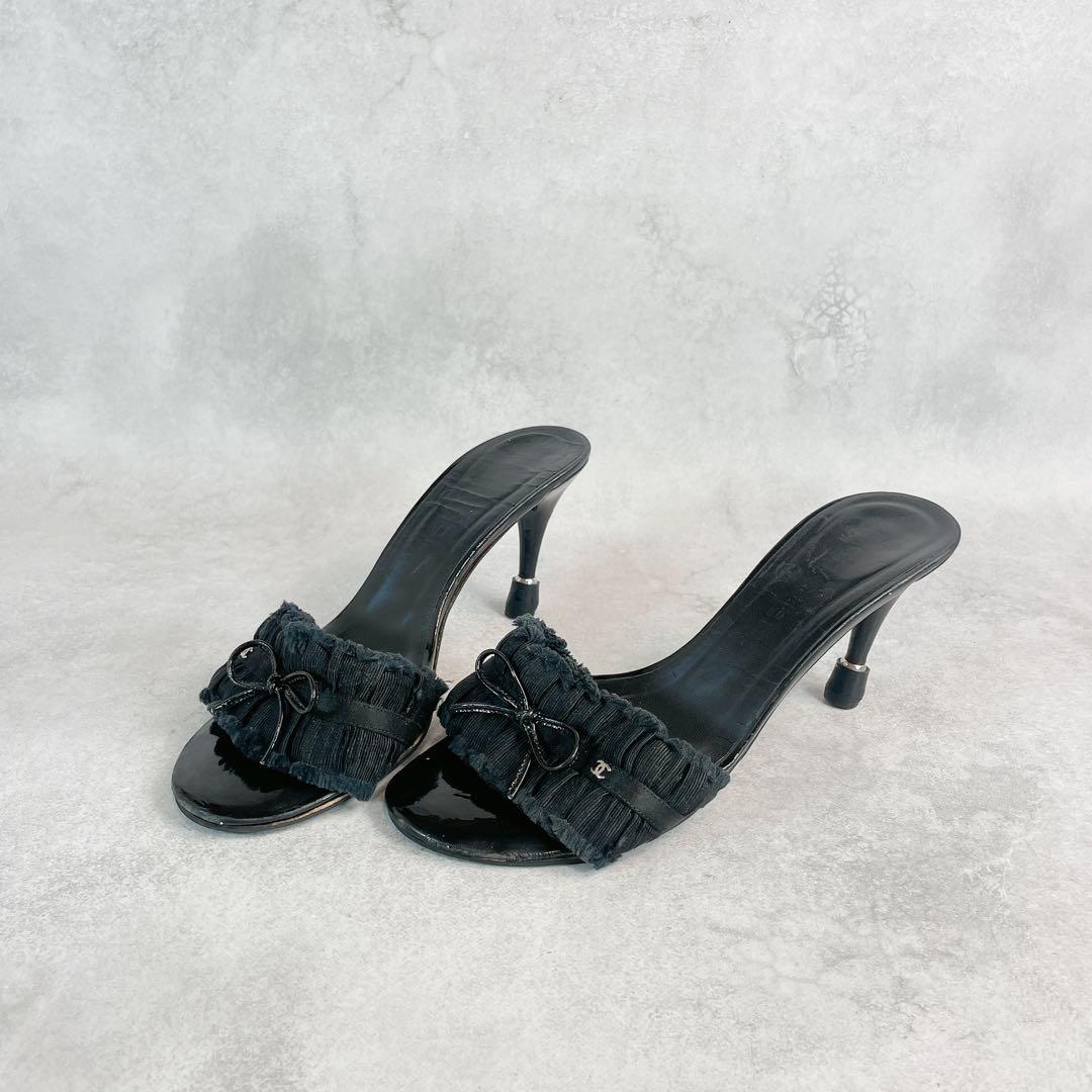靴 Vintage Chanel Black Ruffle Heels 37