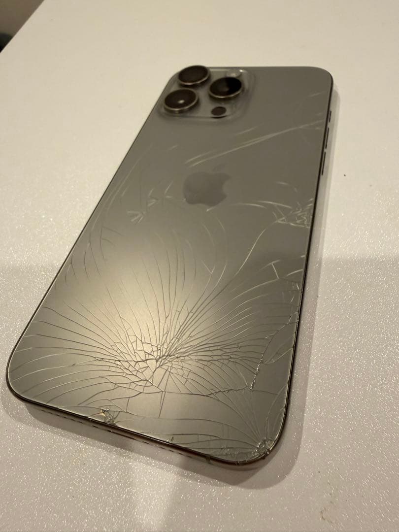 Apple iPhone 15 Pro MAX 背面ひび割れ sim free