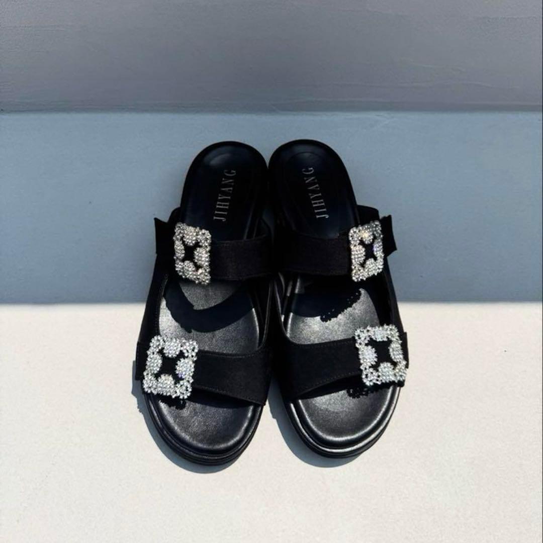 JIHYANG チヒャン　ダブルビジューフラットサンダル　スムースＬ