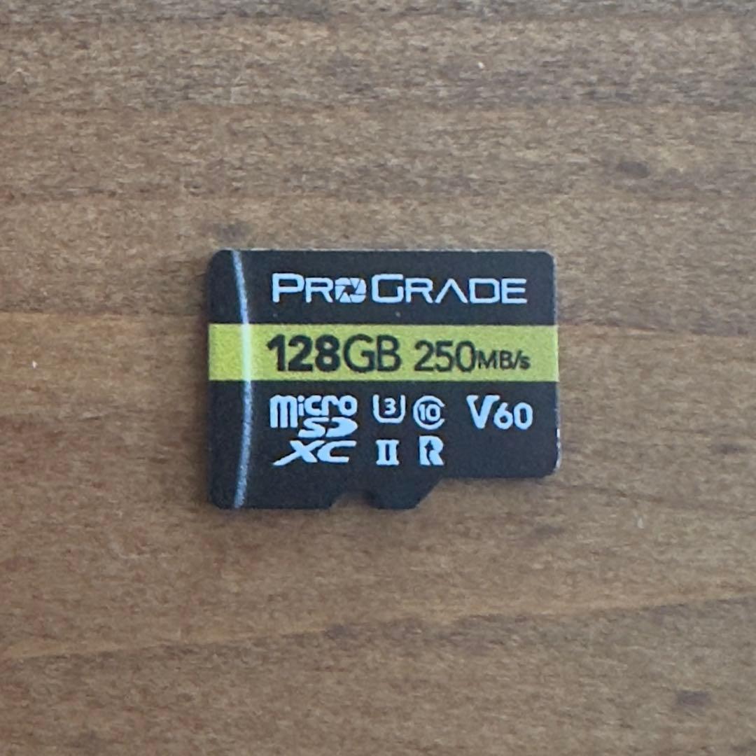 DJI Osmo Pocket 3 クリエイターコンボ(マイクロSDおまけ付き)