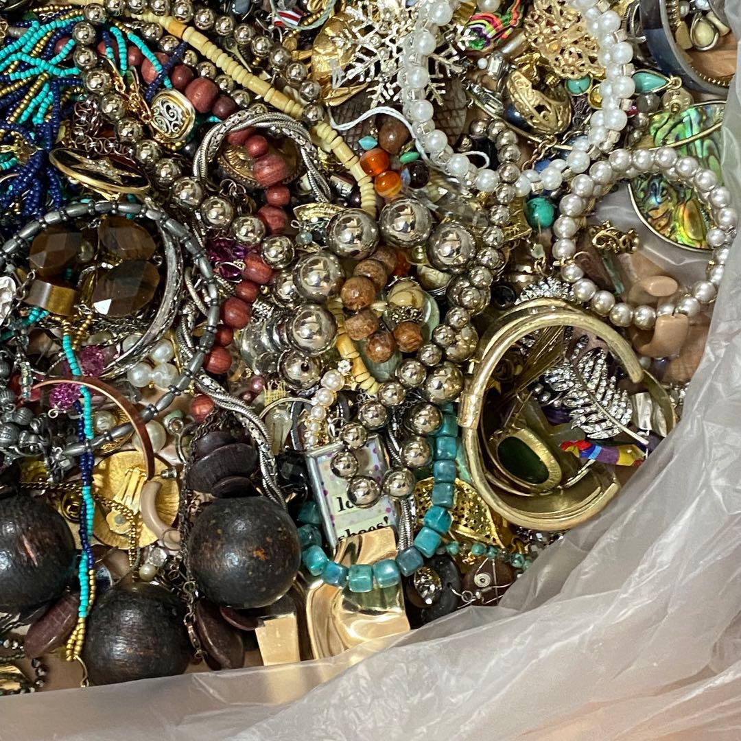 大量　まとめ売り　ジャンク　未選別　アクセサリー色々⑧　約5.6㎏　ネックレス他