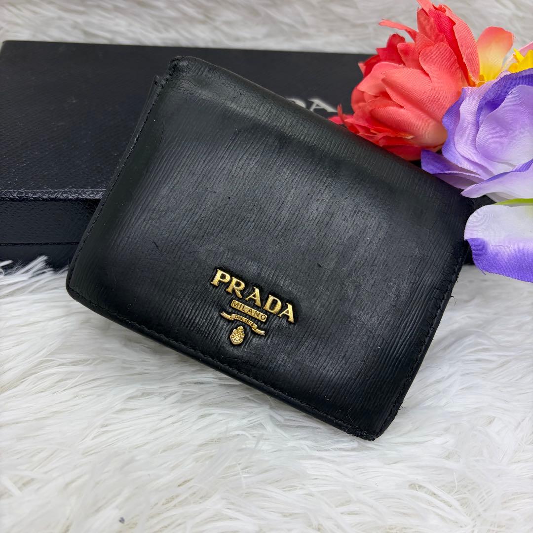 高級✨️プラダ 二つ折り財布 レザー サフィアーノ 黒 ゴールド金具