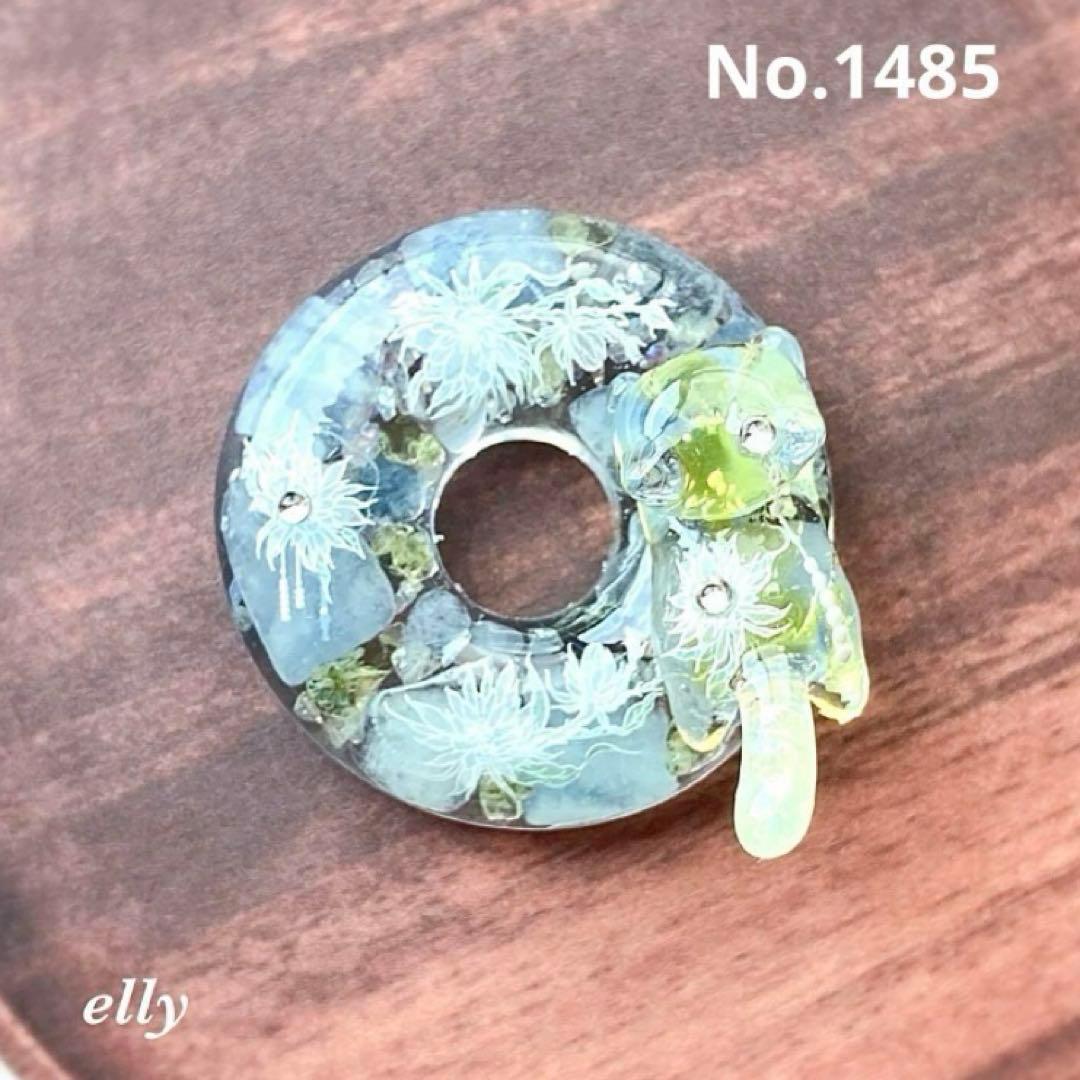 【ゼロ様】1431.手染めビーズ　マーメイド　じゃれ猫　レジン　キーホルダー