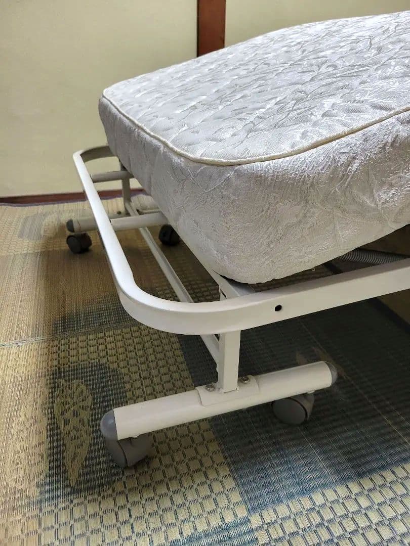 折りたたみ電動ベッド / シングルサイズ / ホワイト