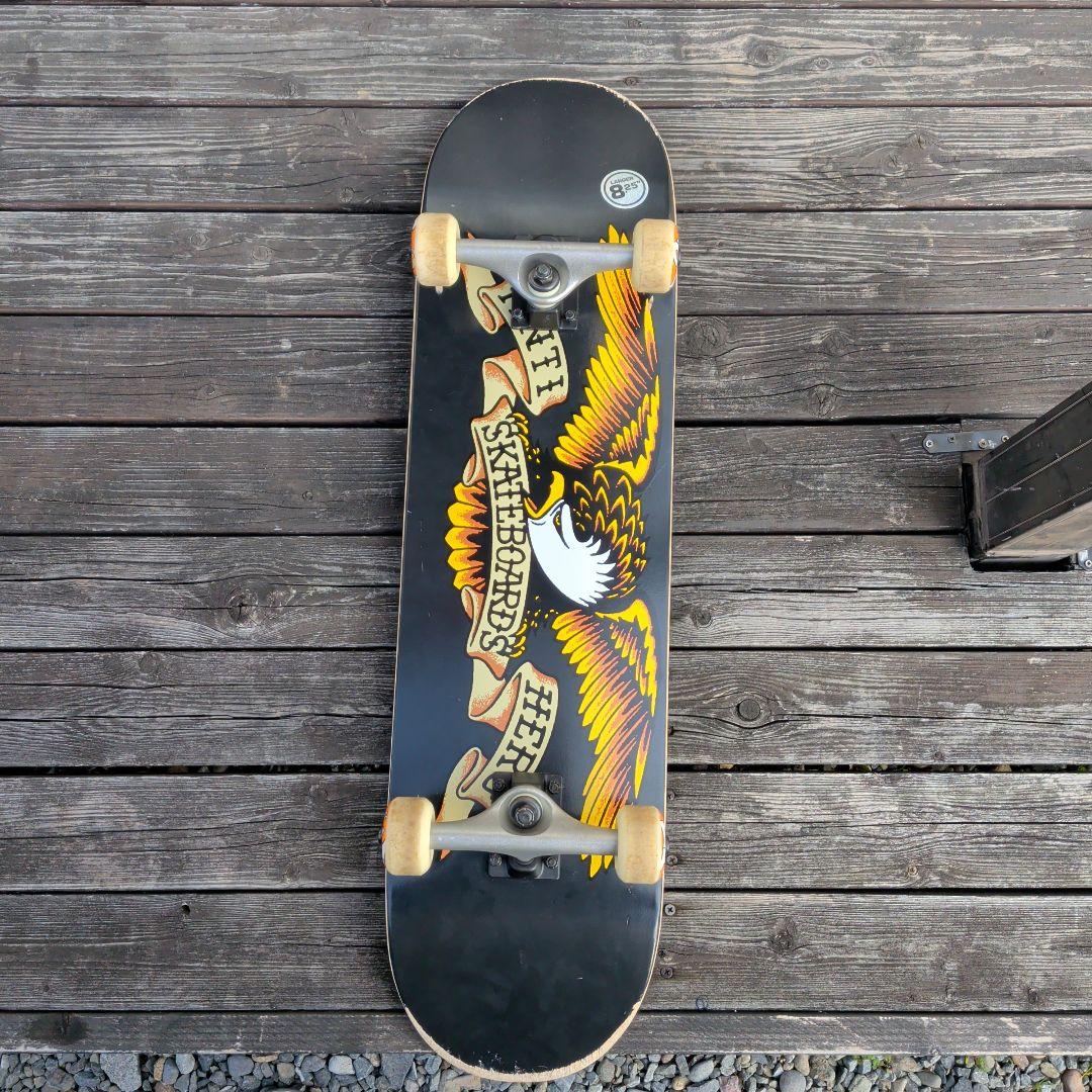 アンチヒーロー 8.25インチ コンプリートスケートボード