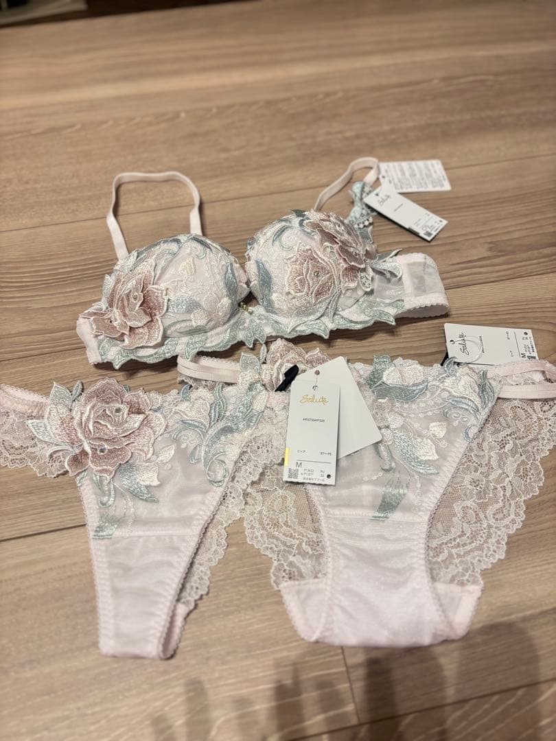 サルートC70ショーツ3点セット　新品未使用タグ付