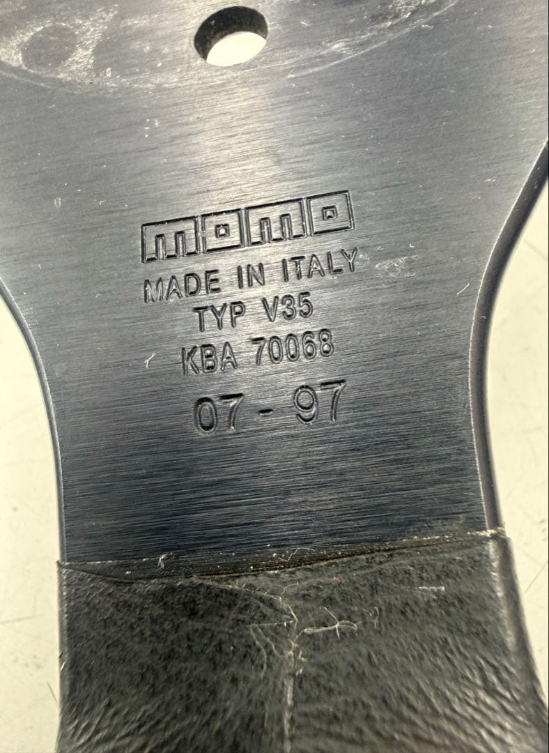 MOMO ステアリング　ホーンボタン付　TYP V35