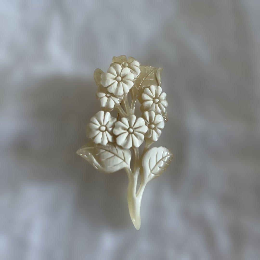 BISOU ビソウ　水牛ブローチ