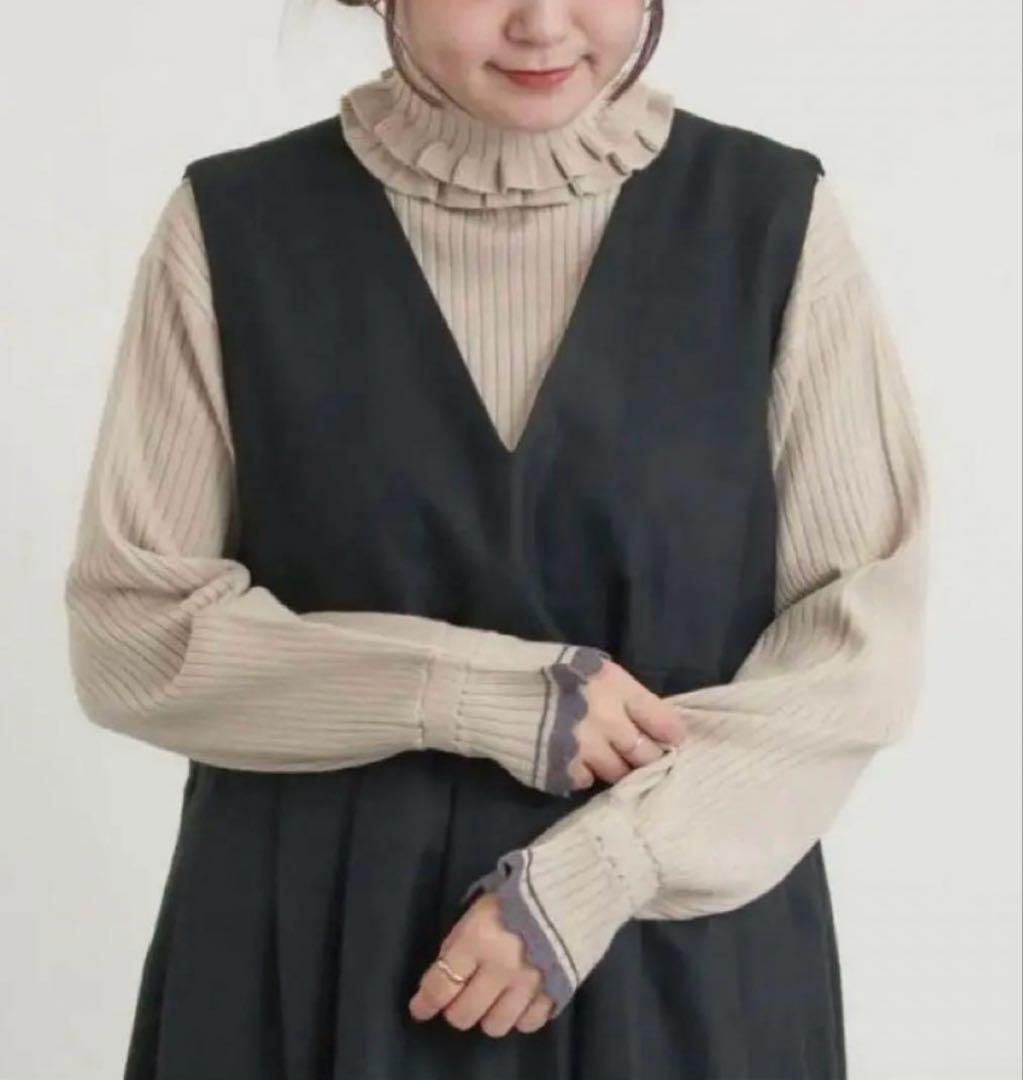 ＊はな＊様　2点おまとめ 袖口配色スカラップタートルニット　ベージュ　チャコール