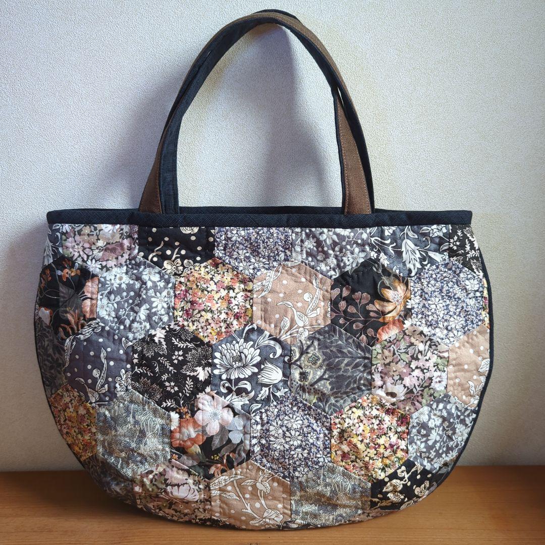 ✿リバティ✕パッチワーク✿　カテドラルウィンドウのハーフムーンバック　〈ピンク〉