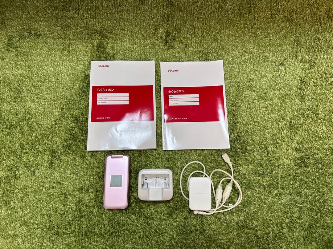 docomo F-01M ピンク 折りたたみ式