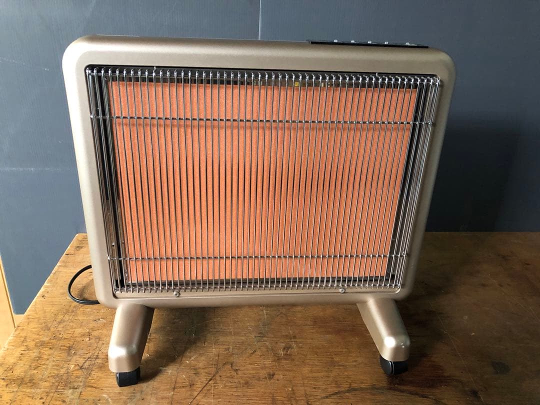 遠赤外線パネルヒーター サンルミエ・エクセラ7（中古品）