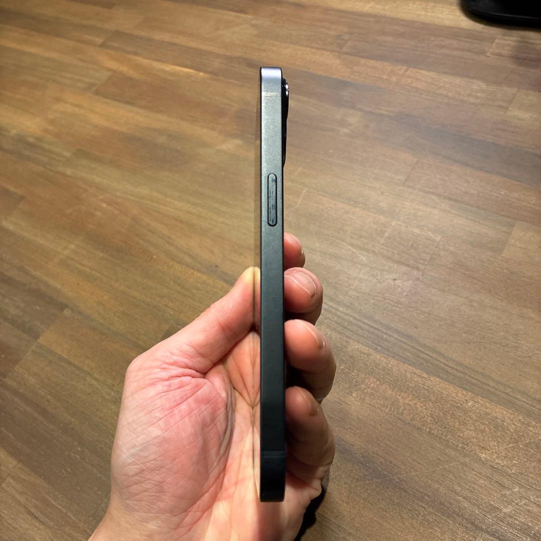 【極美品】Apple iPhone13 本体 256GB SIMフリー