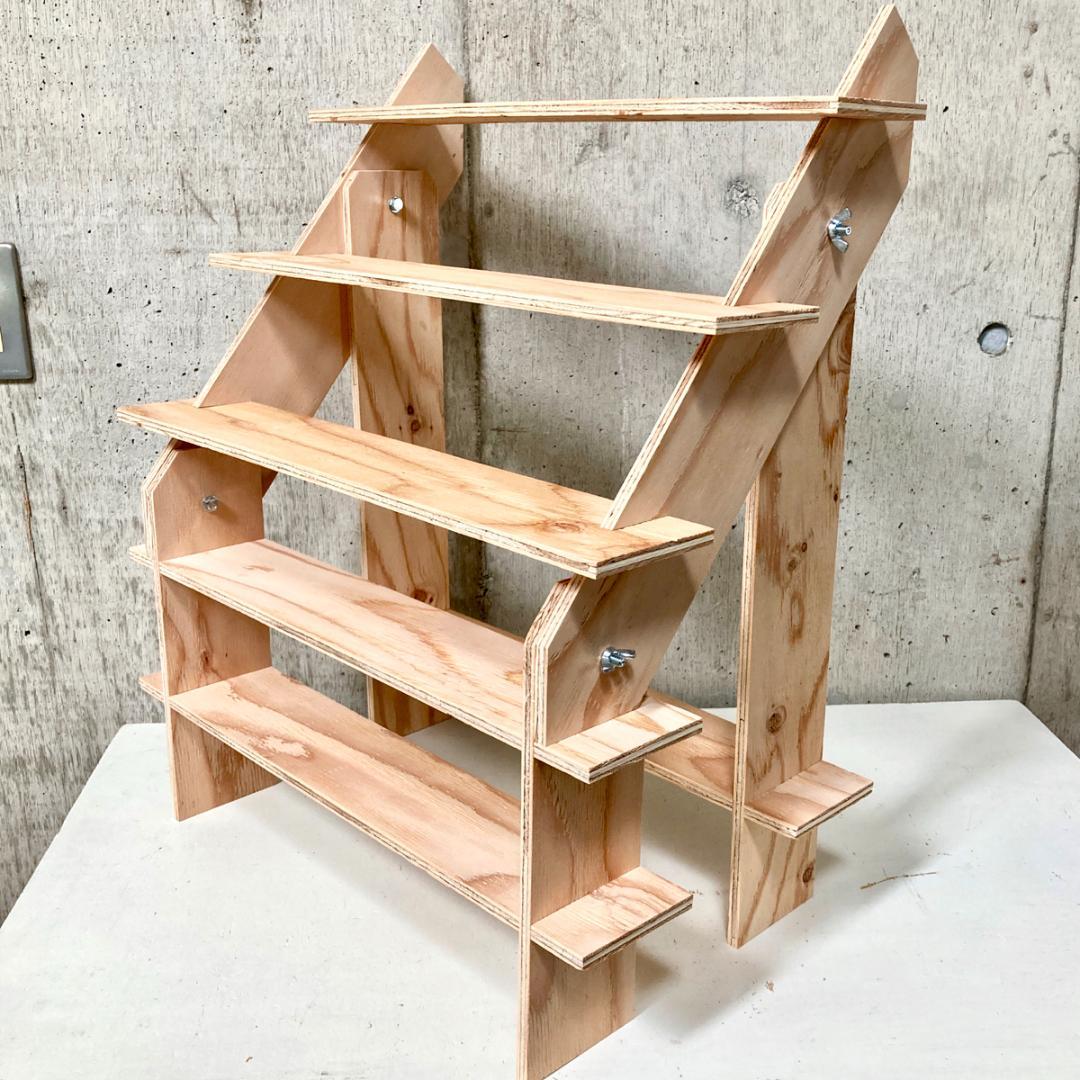 什器 ひな段スリム5段/背面1段/50幅/1台〈安価材〉イベント什器 店舗 什器