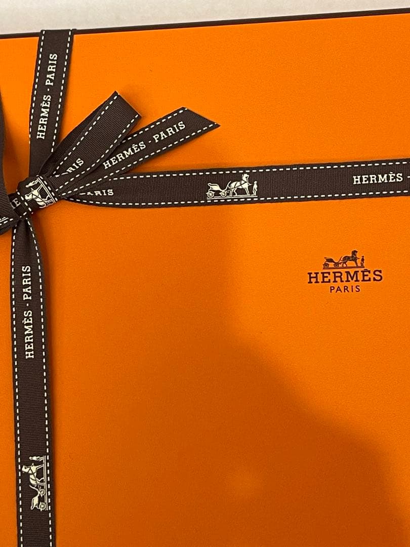 『新品』Hermès カレジアン（パドック） ストール❣️グレー色２０２５ＡＷ