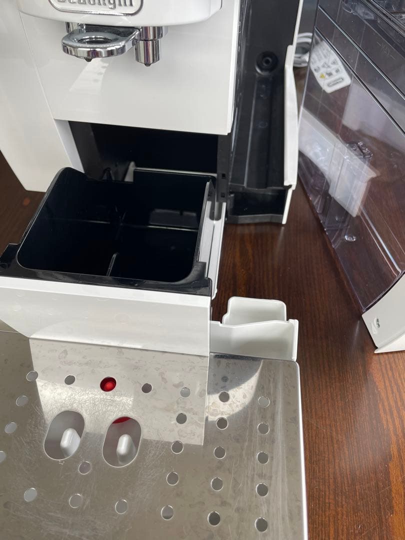 DeLonghi デロンギ マグニフィカS コーヒーマシン ECAM22112W