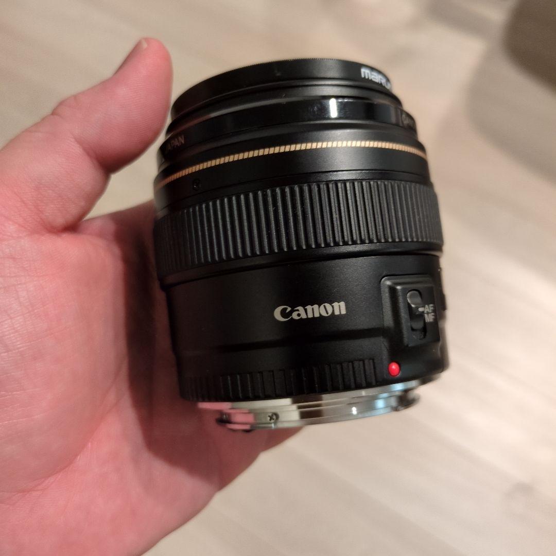 Canon EOS 80D デジタル一眼レフカメラ　85mm f1.8付き