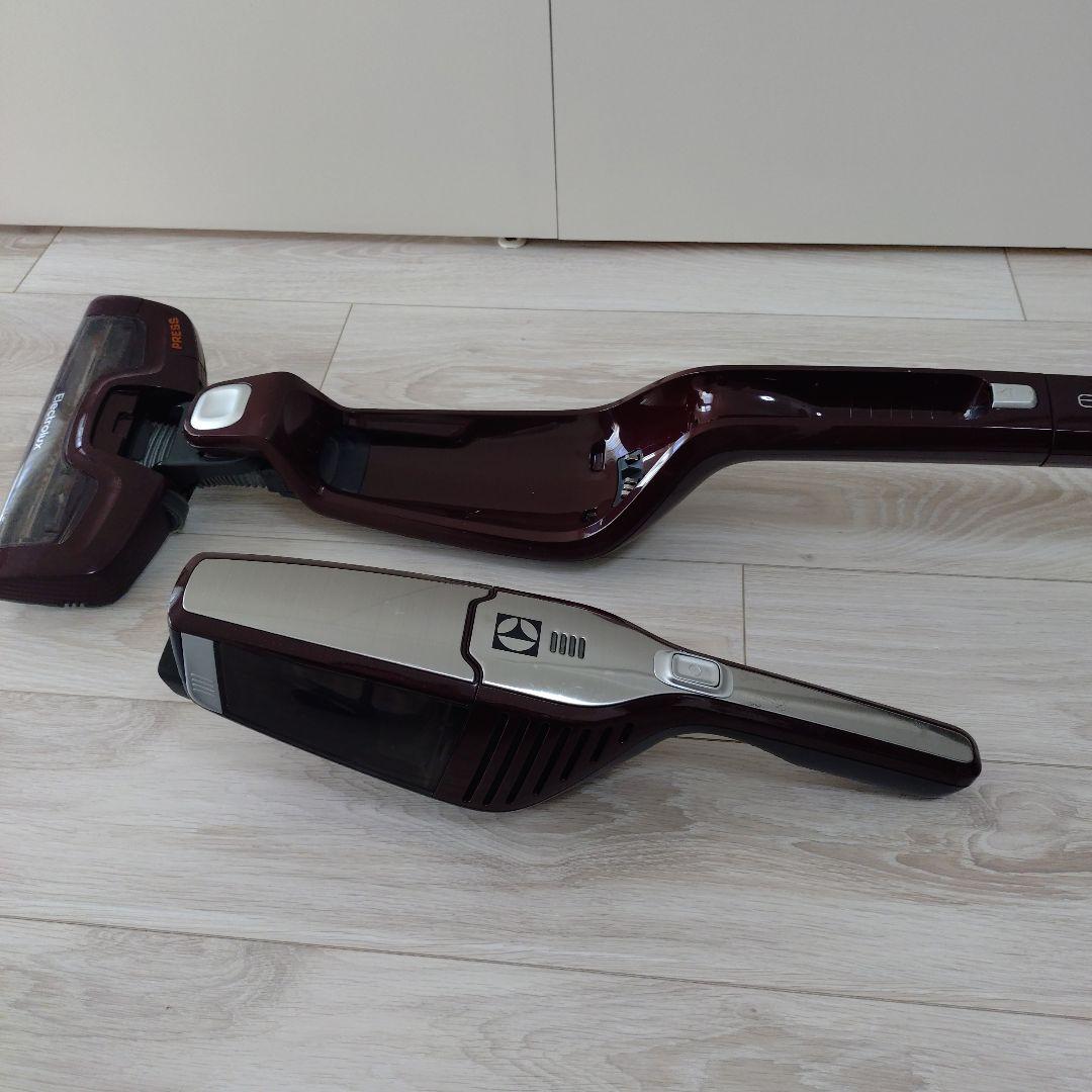 Electrolux スティッククリーナー 充電式 ダークレッド