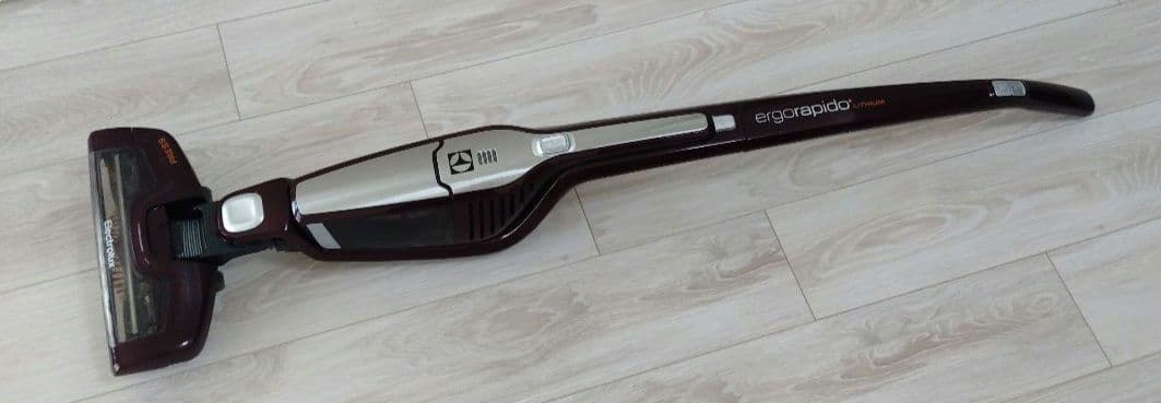 Electrolux スティッククリーナー 充電式 ダークレッド