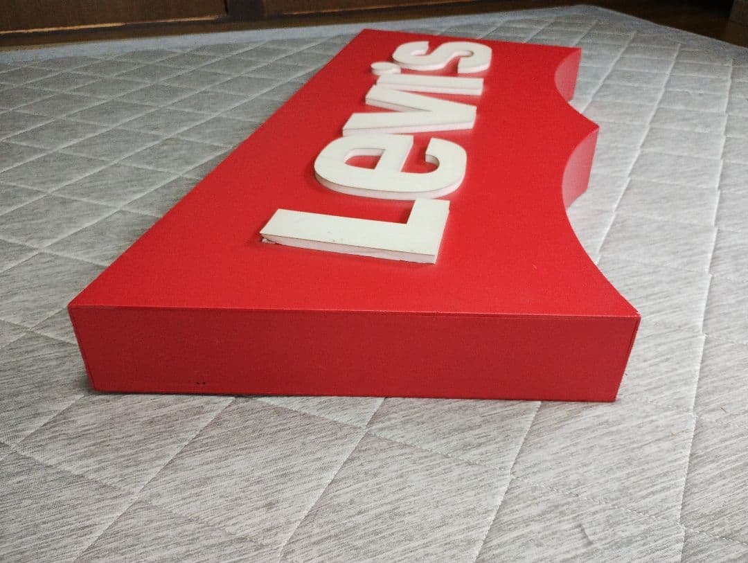 Levi's ロゴディスプレイ