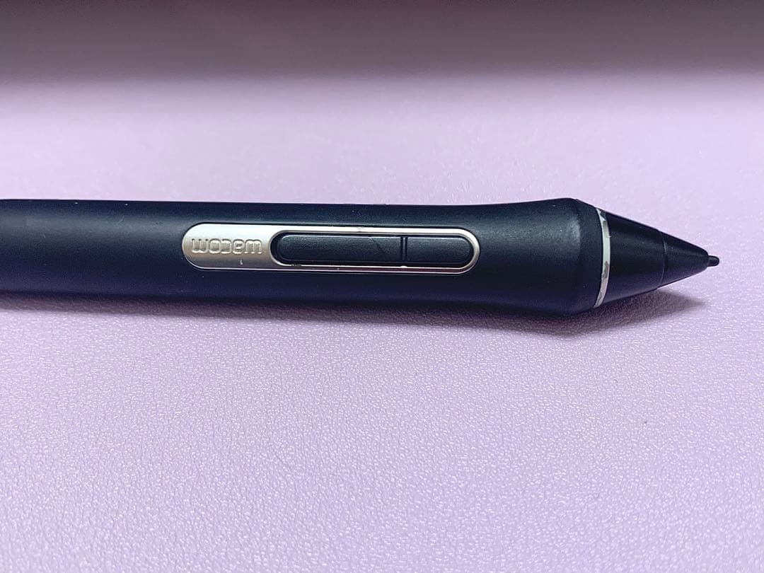 Wacom Cintiq 22 液晶ペンタブレット 本体＆付属品