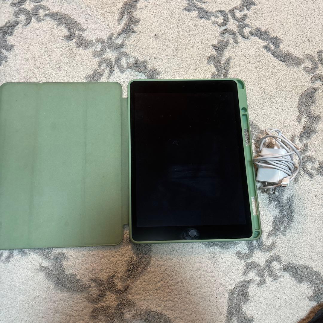 Y*k様 iPad本体 カバー 充電器付き