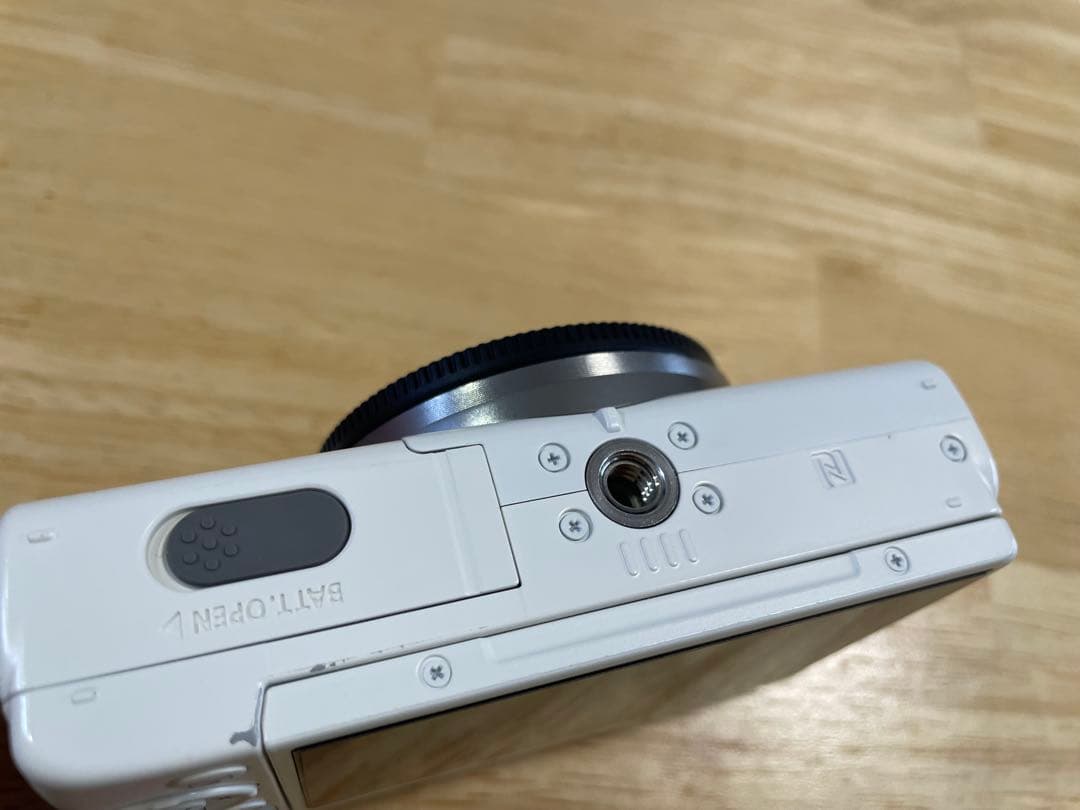 Canon EOS M100 ホワイト ダブルズームキット