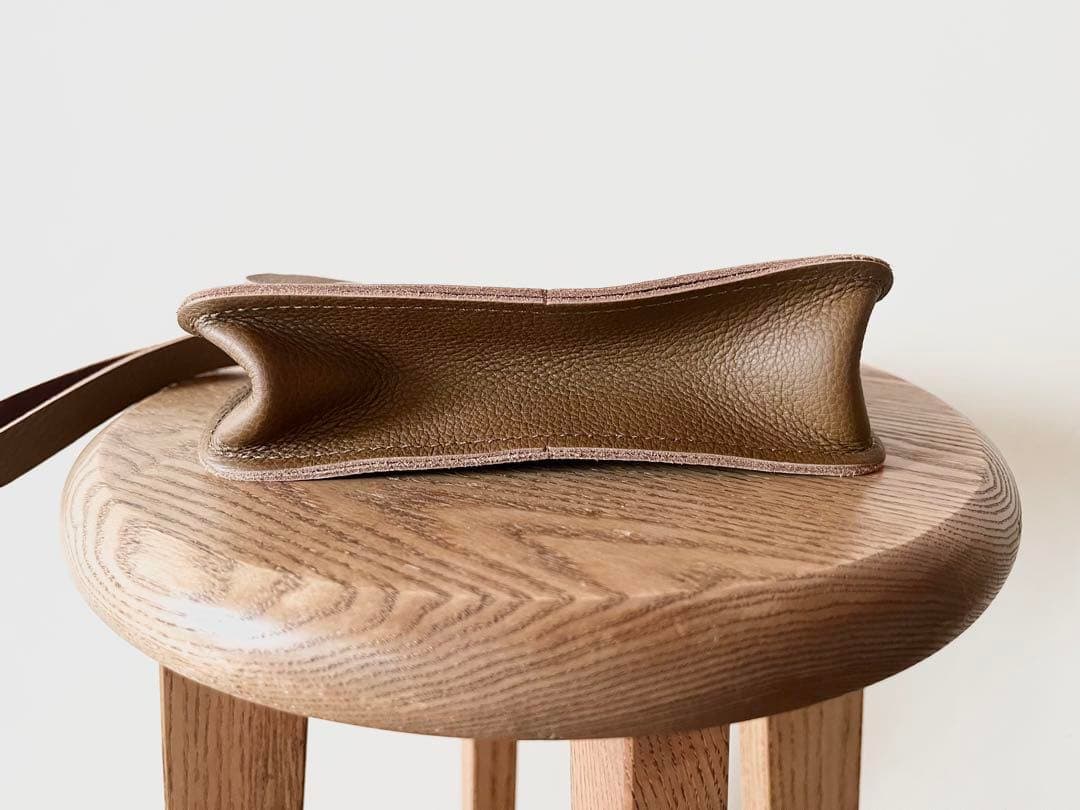 2024 代官山店限定 マーガレットハウエルレザーショルダーバッグ 2.4万