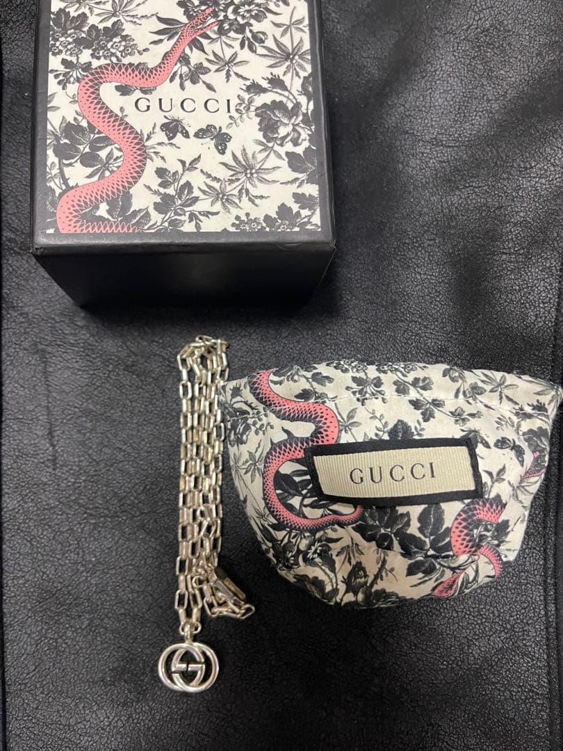 GUCCI シルバー ロゴペンダントネックレス