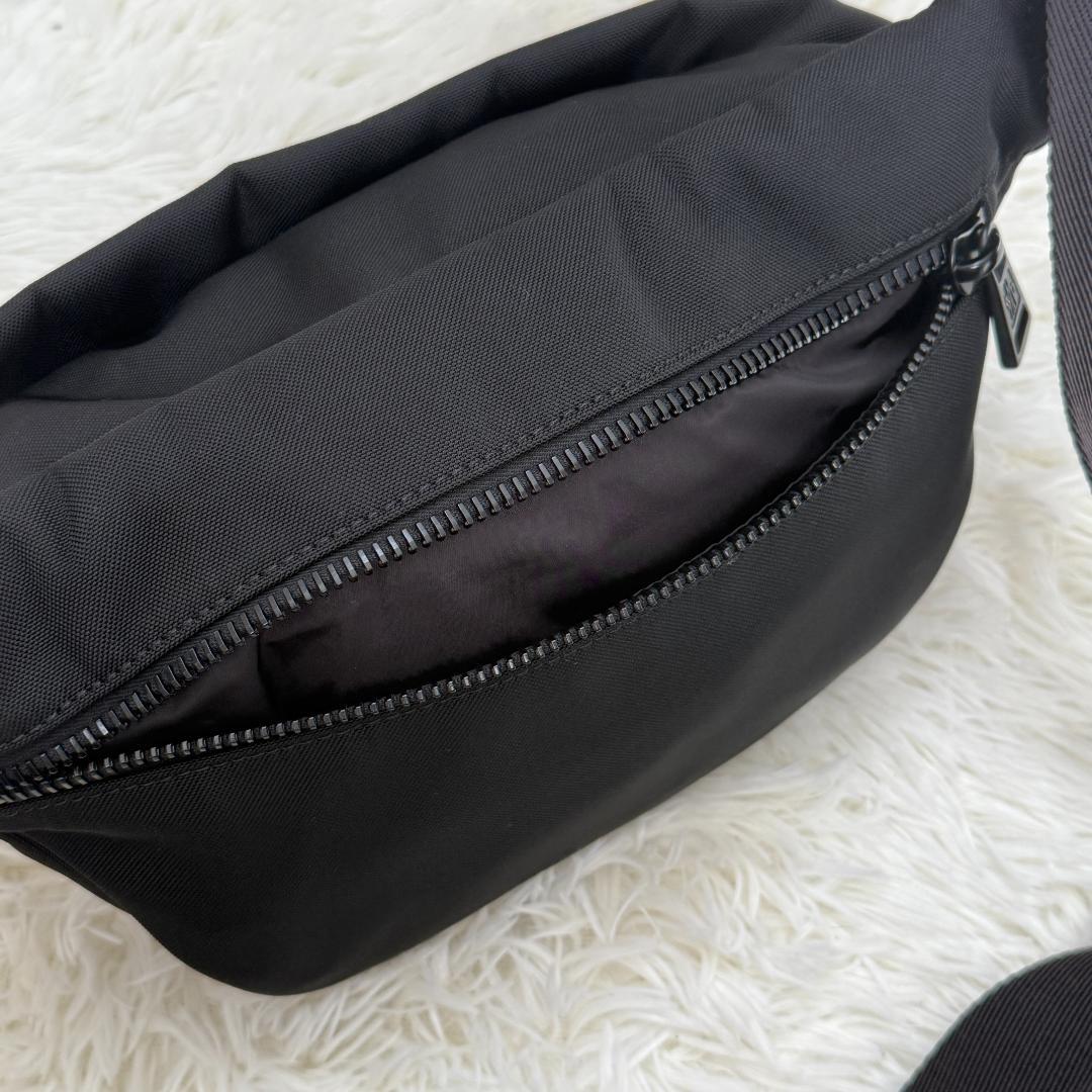 Kazuhiro505様✨MONCLER ボディバッグ ウエストポーチ