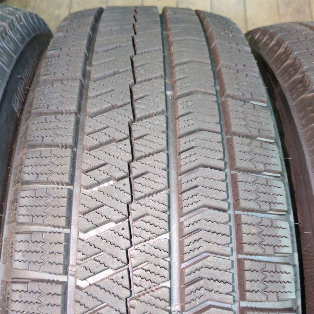ジ*ム様 手渡可　美品　2022年　9分〜　BSスタッドレス　VRX2　215/