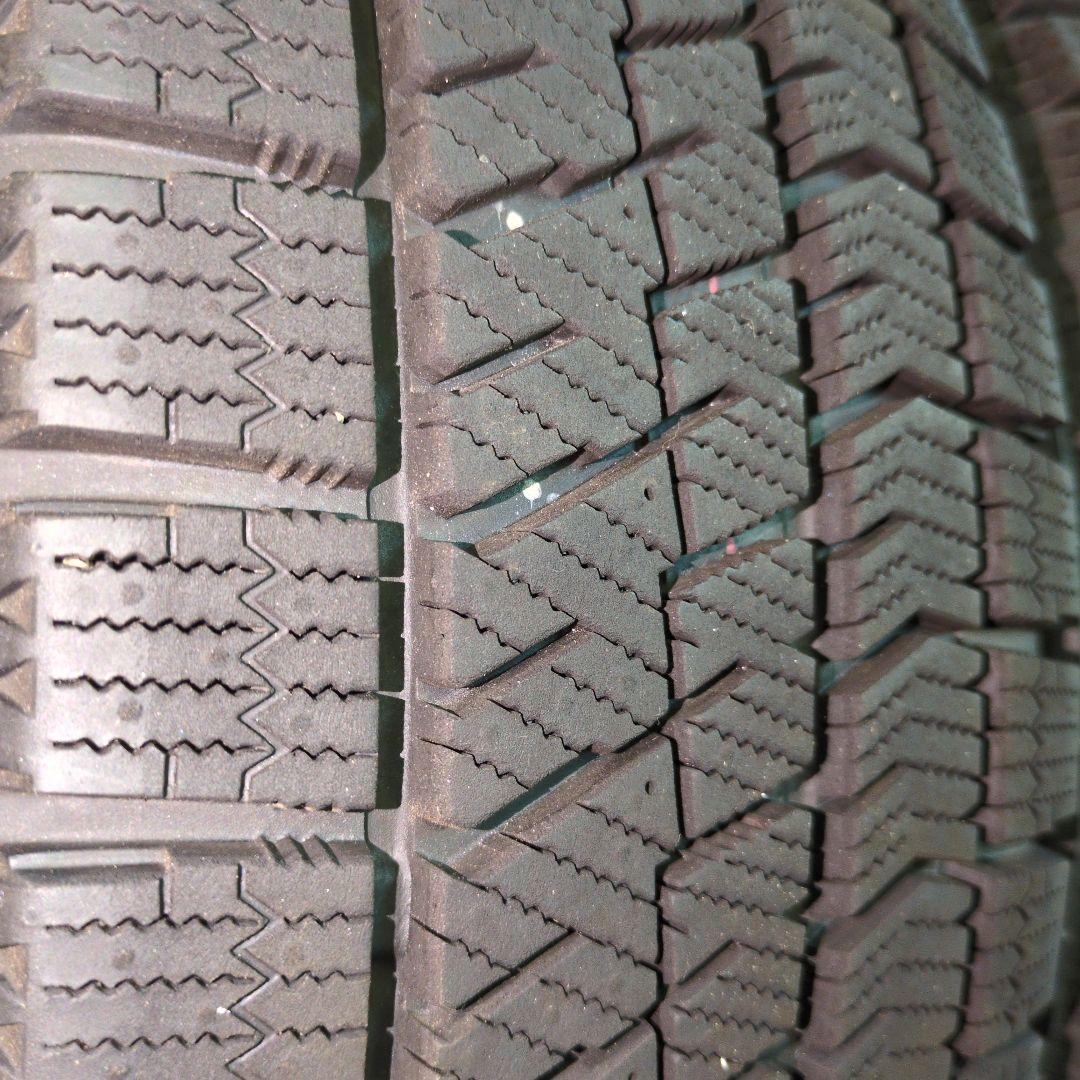 ジ*ム様 手渡可　美品　2022年　9分〜　BSスタッドレス　VRX2　215/