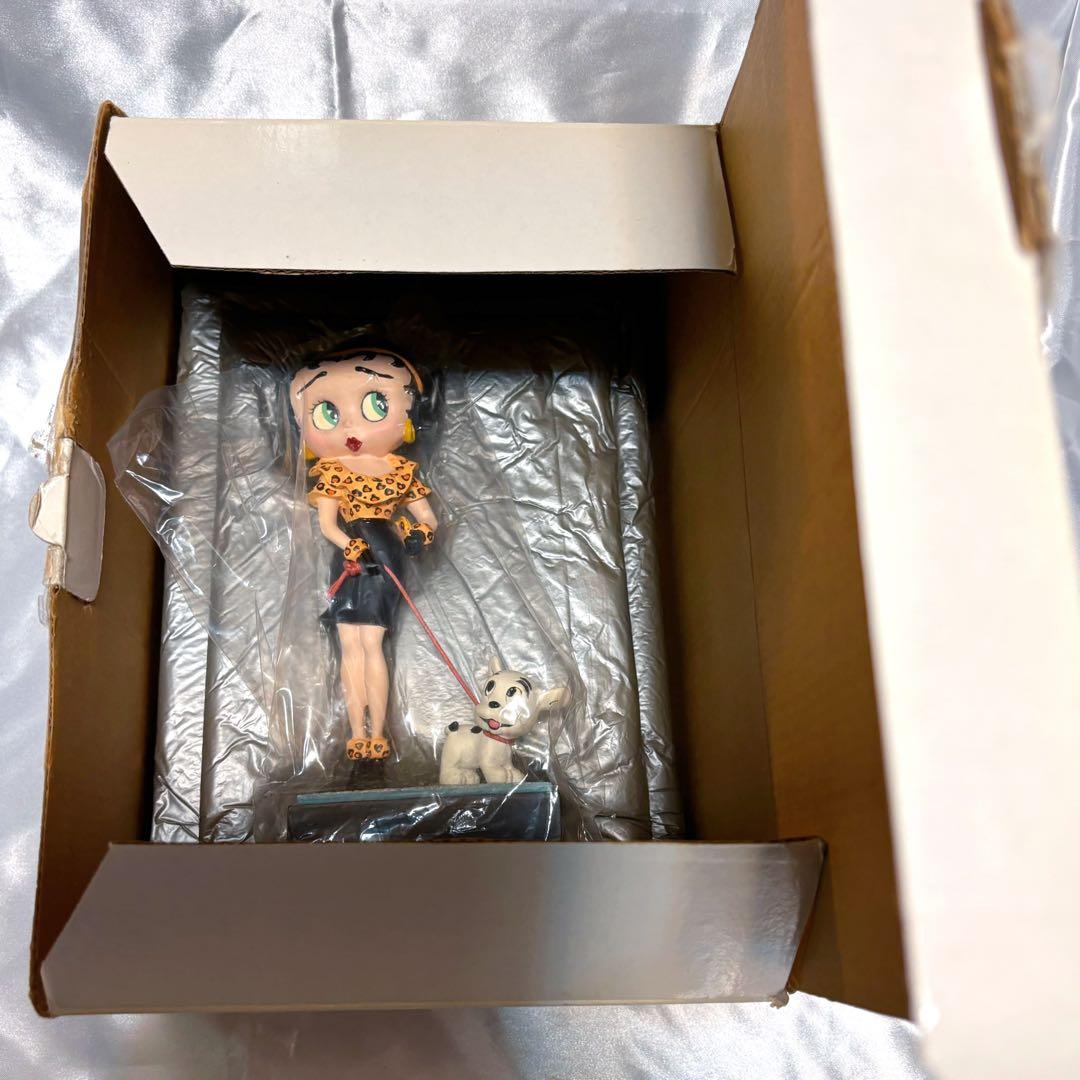 【ベティ・ブープ】BettyBoopフィギュア/激レア/希少/可愛い/愛犬の散歩