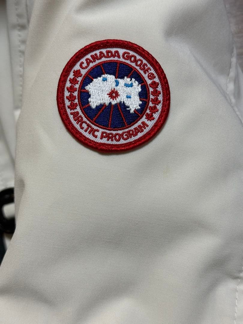 カナダグース ホワイト ダウンジャケット