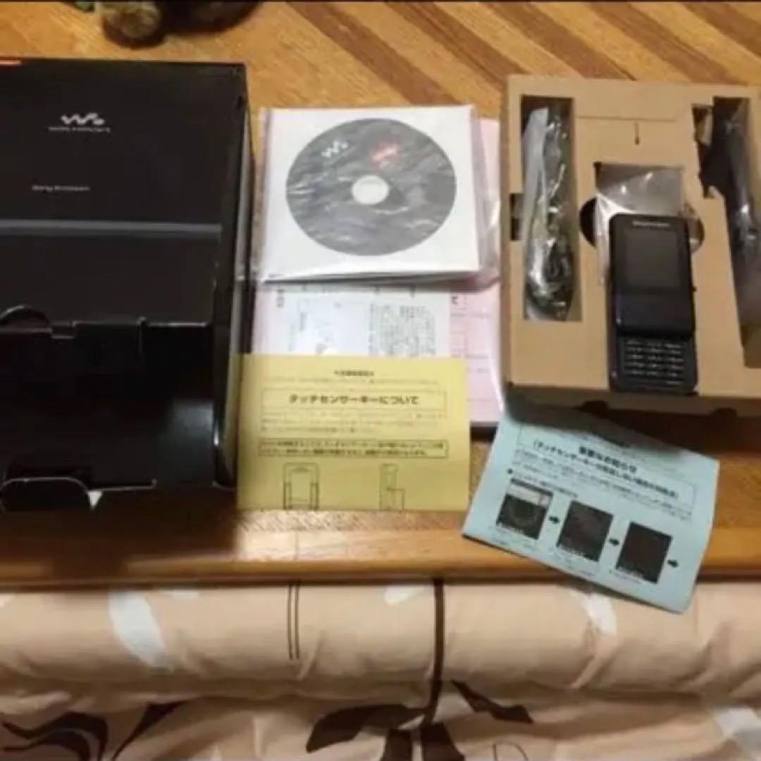 AU Xmini W65S ブラック　携帯電話　ソニーエリクソン　ガラケー