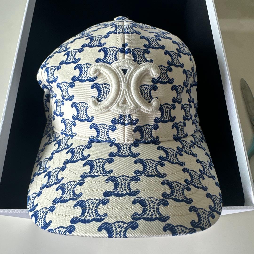 週末値下げ！CELINE トリオンフモノグラムキャップ ホワイト/ブルー限定品