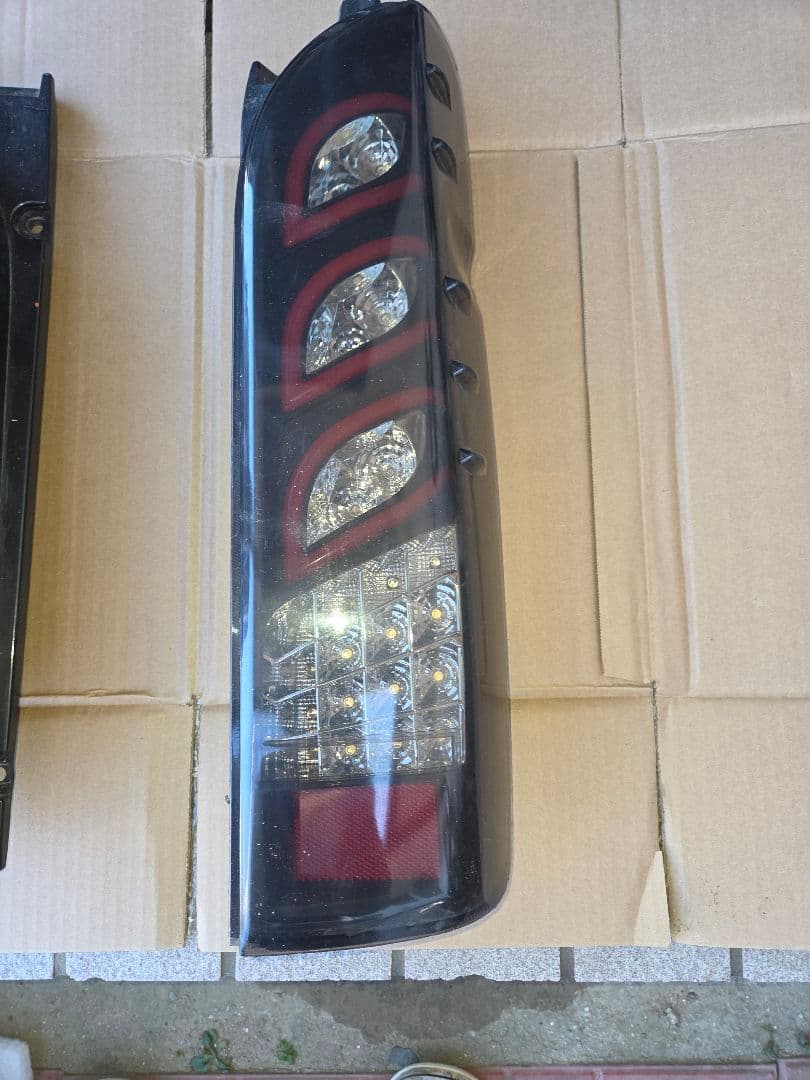 ハイエースシーケンシャルLEDテールランプ 左右Set