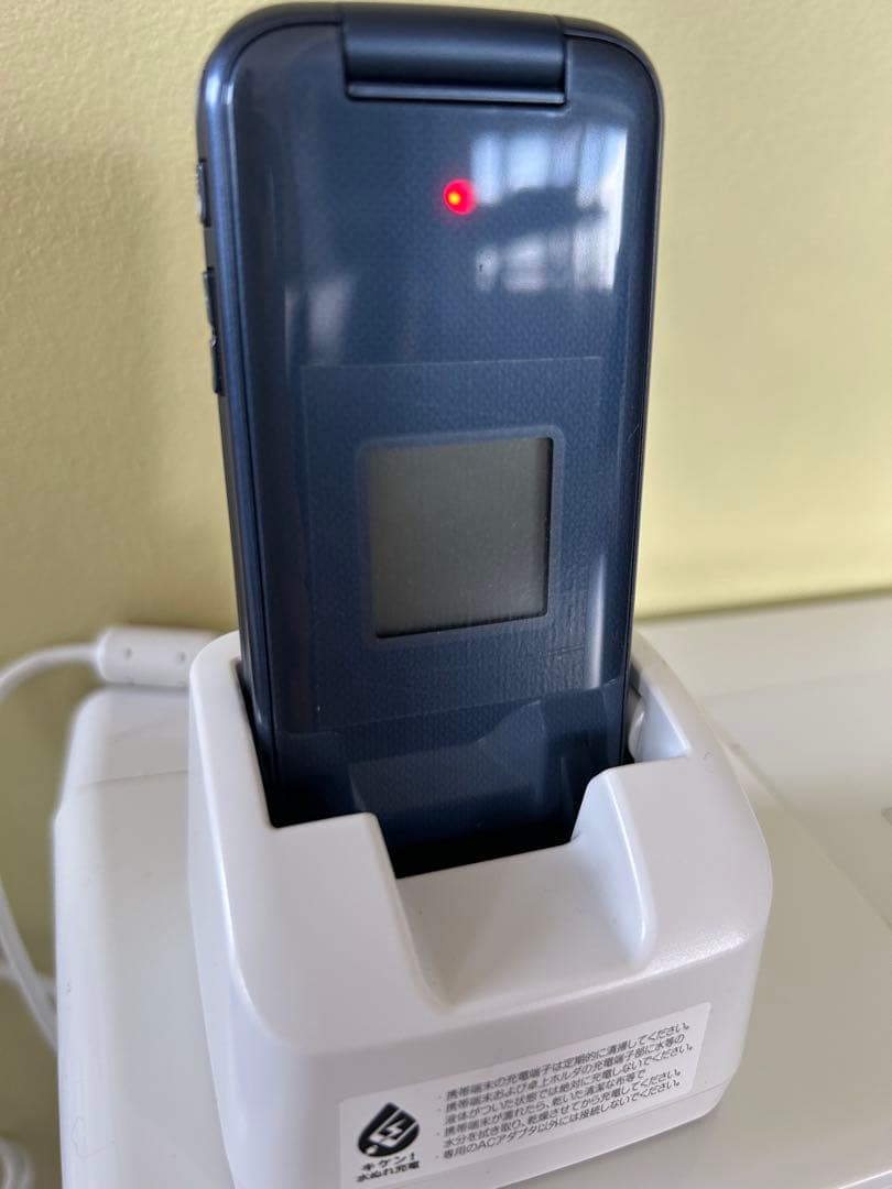 ドコモdocomo らくらくホン　F-01M ネイビー